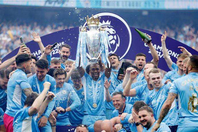 欧冠战报：孔德双响，克瑙夫破门，巴塞罗那2-1法兰克福（欧冠简报：孔德梅开二度，克瑙夫建功，巴塞罗那2-1力克法兰克福）