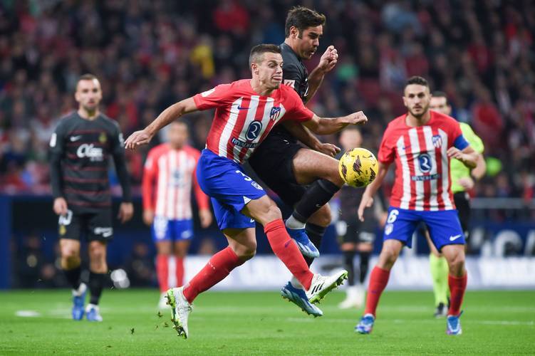 葡媒：本菲卡在考虑冬窗引进格雷罗，穆里尼奥很看好他