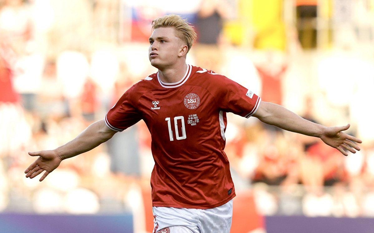 记者：切尔西前锋布罗亚接近永久转会伯恩利