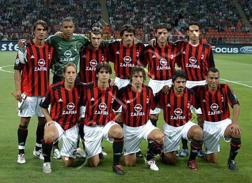 詹姆斯助攻队友完成精彩扣篮