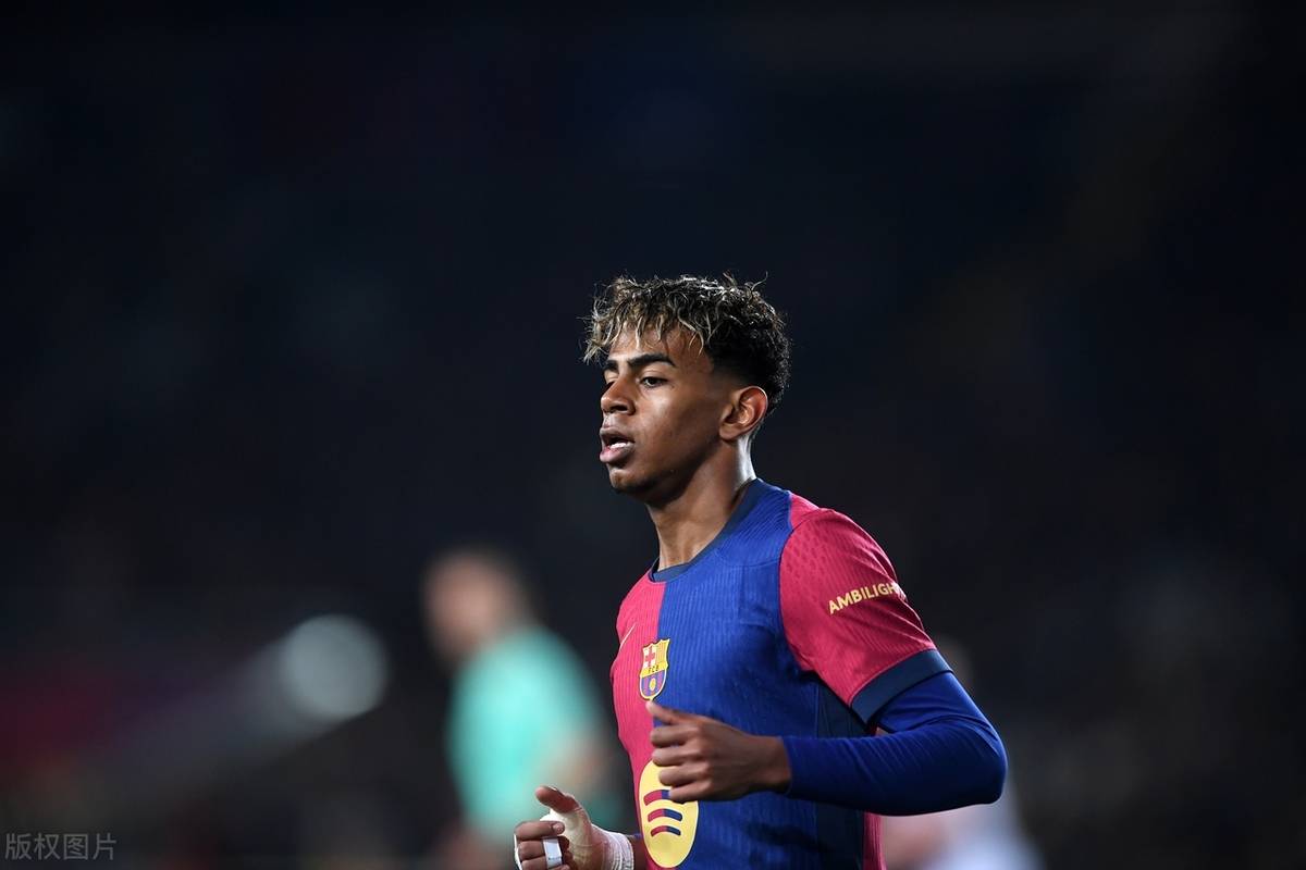 热议U22国足胜韩国：拜合拉木得看怎么用；韩国像大学生队（U22国足击败韩国引热议：拜合拉木用法成焦点，韩国踢得像大学生队）