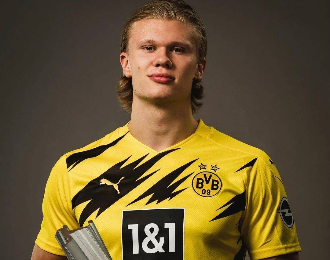 40岁魔笛仍不老！助米兰领跑意甲+连续10轮踢满全场（40岁魔笛不服老：助米兰领跑意甲，已连续10轮全勤）