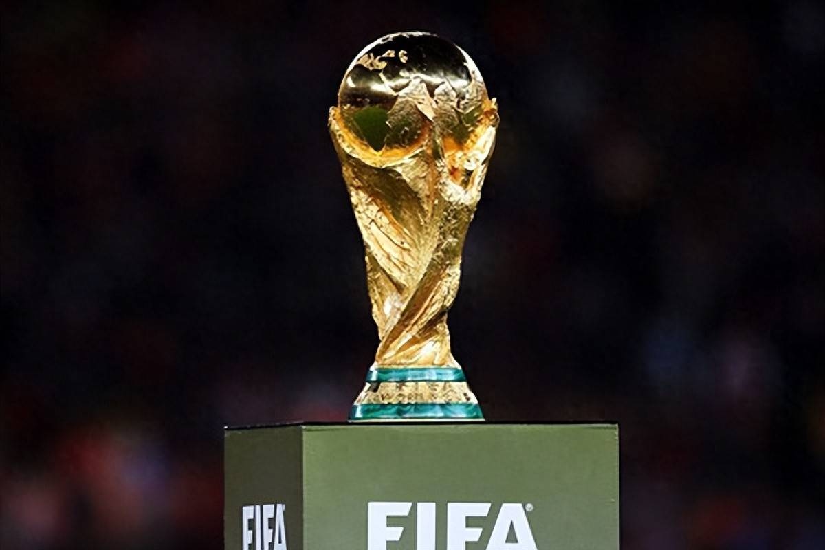 记者：穆斯卡特并不是被“气”走了，他是抽空去上了个厕所