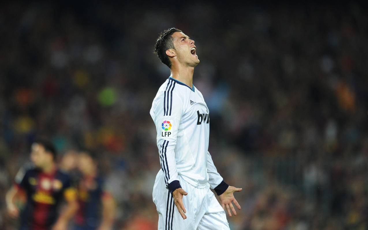 荷甲半场：范德霍恩争议破门，乌德勒支暂1-0埃因霍温（荷甲半场战报：范德霍恩争议进球，乌德勒支暂时1-0领先埃因霍温）