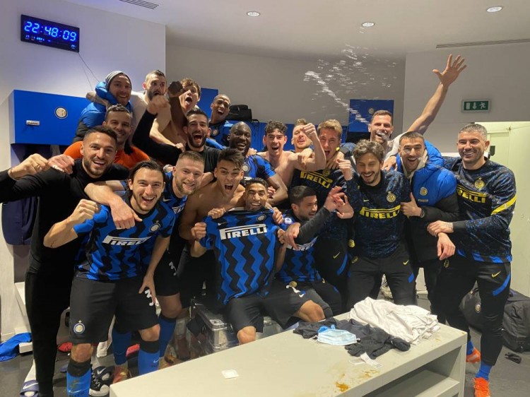 阿森西奥：更衣室百分百支持阿隆索，对方进球前吕迪格被推倒（阿森西奥：更衣室一致支持阿隆索，对手破门前吕迪格曾被推倒）