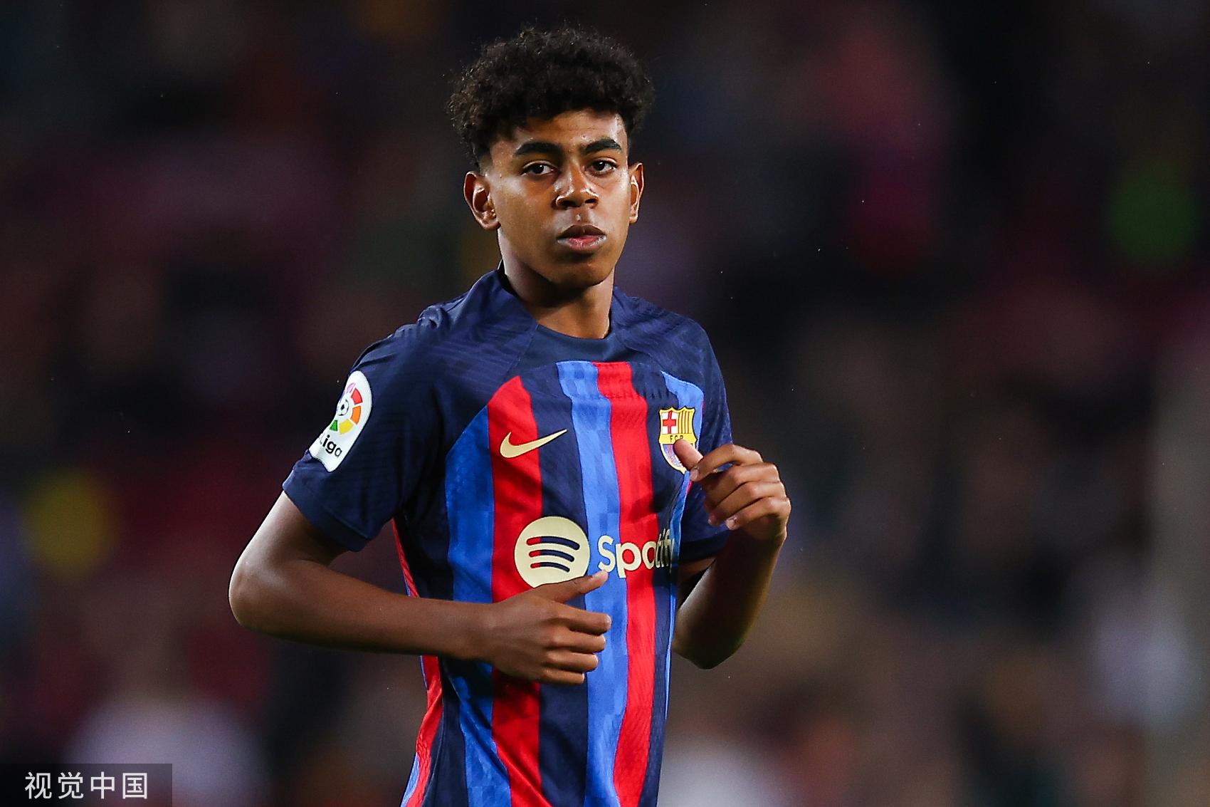 南安普顿不敌普雷斯顿后，后卫内森-伍德与本队球迷发生口角