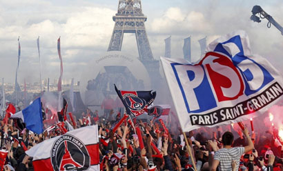 西甲半场：格拉数次抢点造险，瓦伦西亚暂0-0莱万特（西甲半场战报：格拉多次抢点制造威胁，瓦伦西亚与莱万特暂互交白卷）